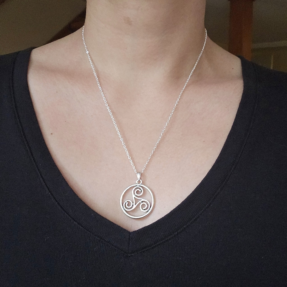 New Silver Celtic Triskele Necklace
